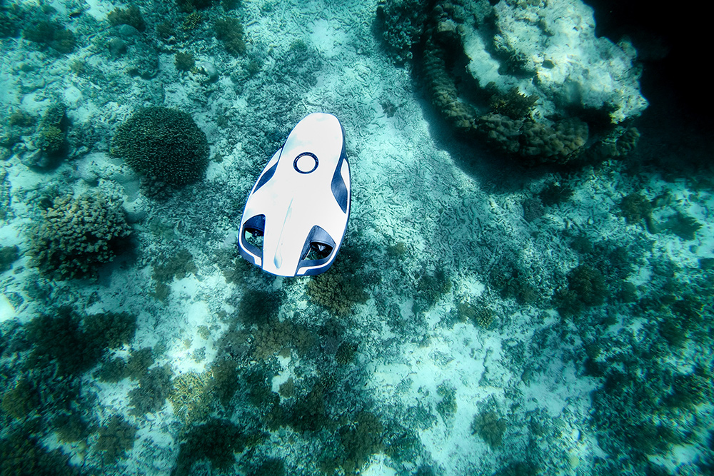 Robot for underwater exploration