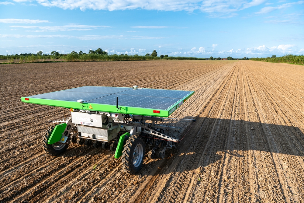 planting-robot-in-action-in-field