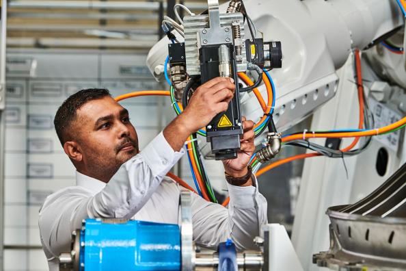 The Manufacturing Technology Centre and HowToRobot helps businesses specify their robot and automation need.