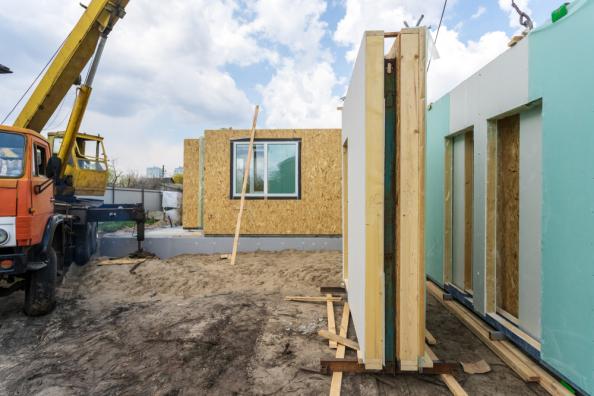 Prefabrication robots in construction